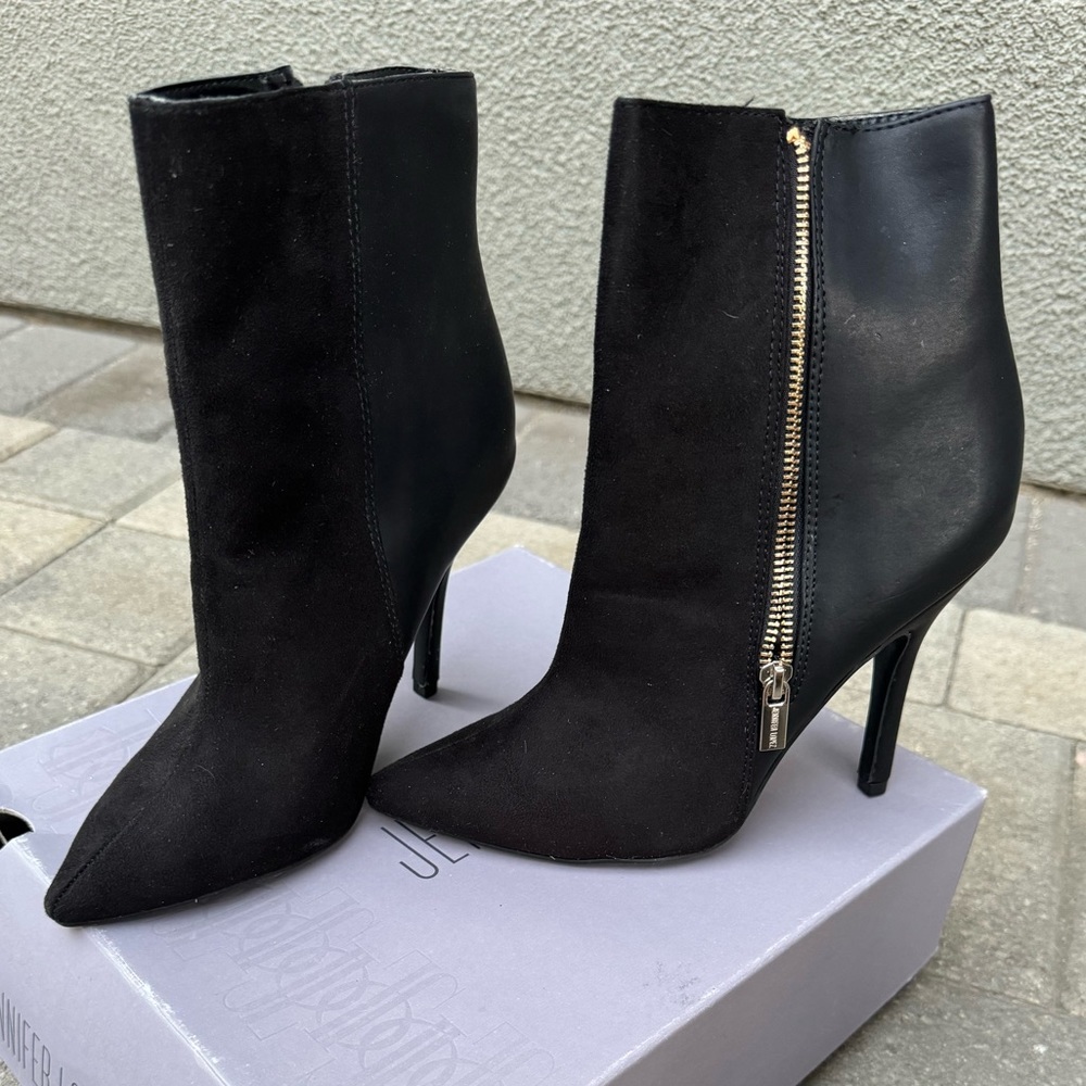 Jennifer Lopez heeled boots